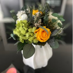 Gul forrsdrm / mellem (Konserveret blomster buket i gul, hvid og grnne farver)