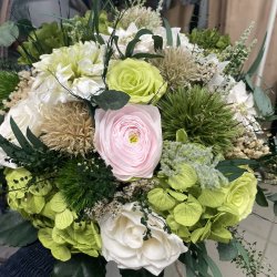 Forrsdrm   Konserveret blomster buket hvide, lime og rosa farver (stor buket)