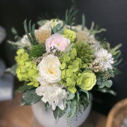 Forrsdrm   Konserveret blomster buket hvide, lime og rosa farver (stor buket)