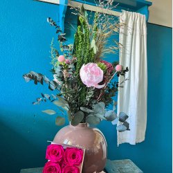  Evighedsbuket med Lyserde bonderoser