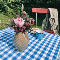 Lille Evighedsbuket med lyserd bonderose