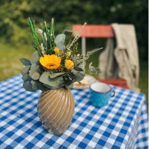  Evighedsbuket lille model med  sknne grnne farver og gule solsikker