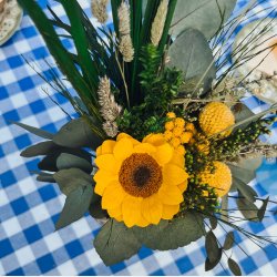  Evighedsbuket lille model med  sknne grnne farver og gule solsikker